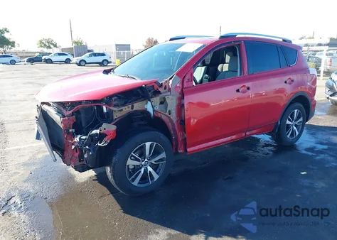 2016 Toyota Rav4 Xle z USA, uszkodzony, nr VIN 2T3RFREV8GW502016